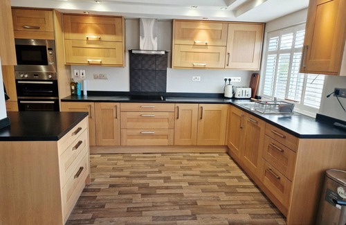 Hylands House | A Beautiful & Spacious 6 bedroom House. A perfect home for any group
