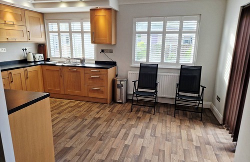 Hylands House | A Beautiful & Spacious 6 bedroom House. A perfect home for any group