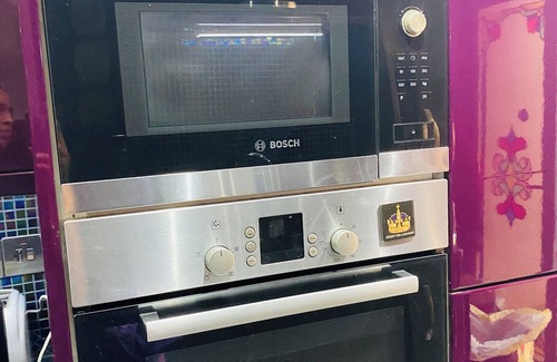 Dagenham House | A Beautiful Villa with Jacozzi in London