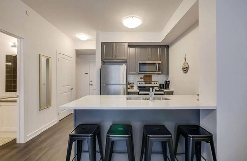 Beamsville Apartment | A beautifully modern and fully furnished one bedroom + den in Beamsville.