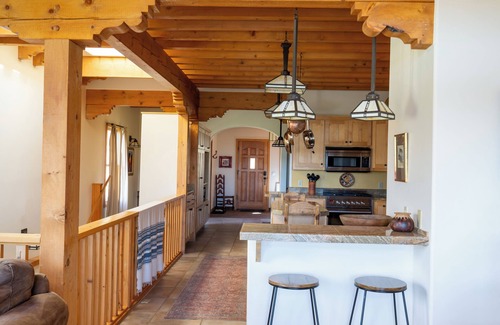 Arroyo Seco Apartment | A Bella Vista Valdez Lodge, 4-BR, 4-Bth, 4 LR, 2 hot tubs, 2 chef kitchens