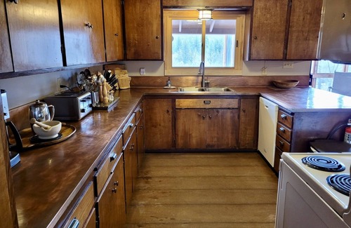 Winthrop House | A Bend in The River Lodge-Main Floor Option, Dog Friendly, 4 Bedrooms, Sleeps 20