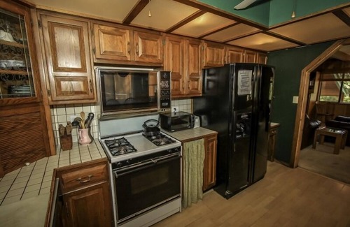 Fox Farm House | A Big Olympic Getaway 4 Bedroom Apts by RedAwning