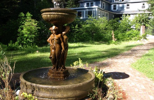 Cazadero House | A bit of English charm nestled in the Redwoods of Sonoma. Perfect seclusion.