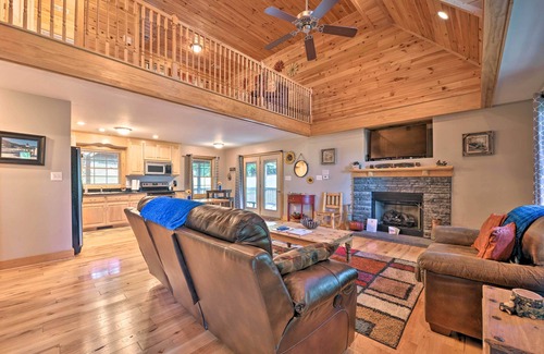 Fleetwood Cabin | 'A Bit of Heaven' Cabin < 13 Miles from Boone!