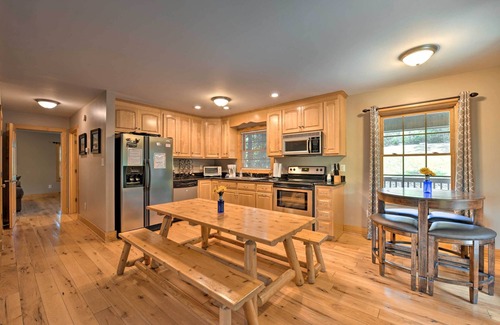 Fleetwood Cabin | 'A Bit of Heaven' Cabin < 13 Miles from Boone!