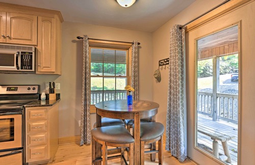 Fleetwood Cabin | 'A Bit of Heaven' Cabin < 13 Miles from Boone!