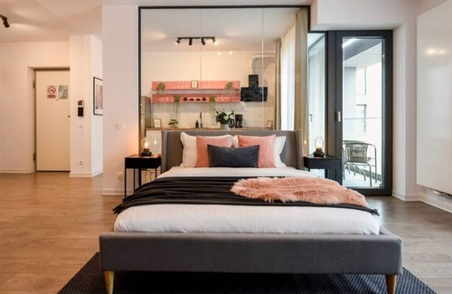 Aviatiei Apartment | A BLUSH OF PINK | Stunning Aviatiei Studio