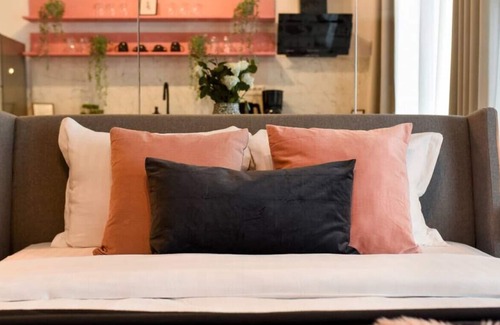 Aviatiei Apartment | A BLUSH OF PINK | Stunning Aviatiei Studio