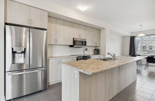 Thorold House | A Brand New 4BR Townhouse in Thorold Retreat