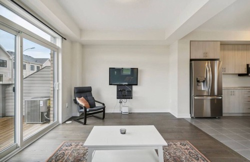 Thorold House | A Brand New 4BR Townhouse in Thorold Retreat