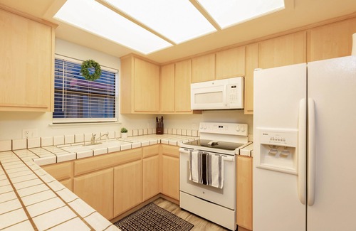 Old Town Historic District Condo | A/C in SLO! Spacious Peaceful Condo within blocks of Downtown!30 plus day rental