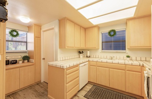 Old Town Historic District Condo | A/C in SLO! Spacious Peaceful Condo within blocks of Downtown!30 plus day rental