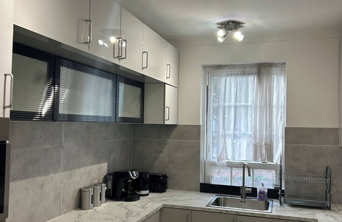 Finchley Church End House | A calm retreat where you can unwind, in a lovely location.
