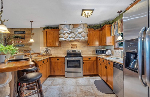 Village at Camelback House | A+ Camelback STELLAR MOUNTAINTOP VIEW SKI ON/OFF -Waterparks-Tubing-Pool-Zipline