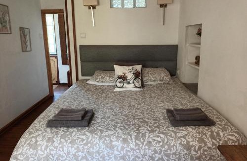 Lousa Apartment | A Casa da Bicicleta