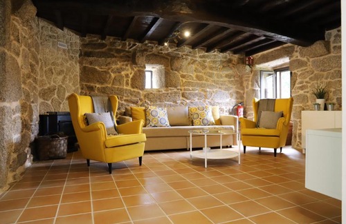 Ponteareas House | A Casa do Fona