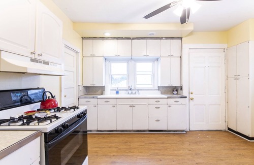 Saint Joseph House | A central excursion to satisfy all your needs