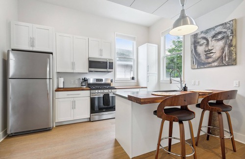 Treme House | A Centrally Located & Modern Home with New Amenities - Great For Nurses