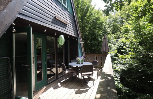 Septon Ski Chalet | A chalet on a hill in the forest, with a beautiful view of the Ardennes.