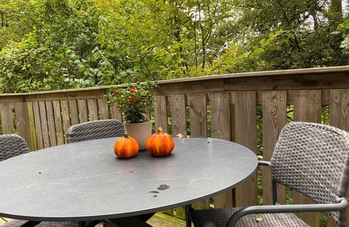 Septon Ski Chalet | A chalet on a hill in the forest, with a beautiful view of the Ardennes.