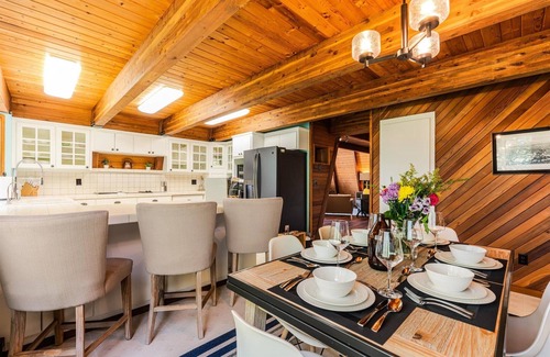 Dundee Cabin | A chalet-style cabin set atop the Red Hills of Dundee in The Willamette Valley