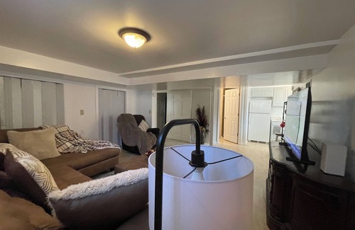 White Oak House | A Charming Exotic House, Unite B, walking distance from anything you need