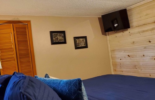 Ludington House | A charming family getaway with relaxing lake views!