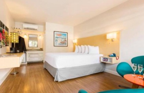 Yamacraw Village House | A Charming Room. Good Location For Your Vacations