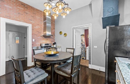 Nevada Street House | A Chic 3/2 Historic Retreat! Walk to the Alamodome and Riverwalk w/Free Parking.
