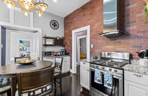Nevada Street House | A Chic 3/2 Historic Retreat! Walk to the Alamodome and Riverwalk w/Free Parking.