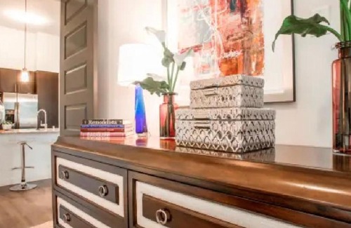 Warner Center Apartment | A-Class Luxury 2 Bedrooms Apt in Woodland Hills CA