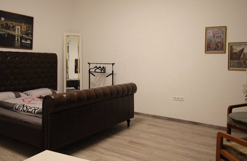 Grinzing Apartment | A comfortable, well-located Family Studio 4P PR
