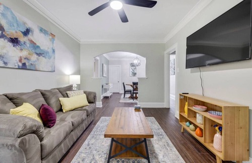 St. Louis Apartment | A Comfy Apartment. Great for Long Stays.