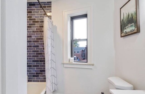 St. Louis Apartment | A Comfy Apartment. Great for Long Stays.
