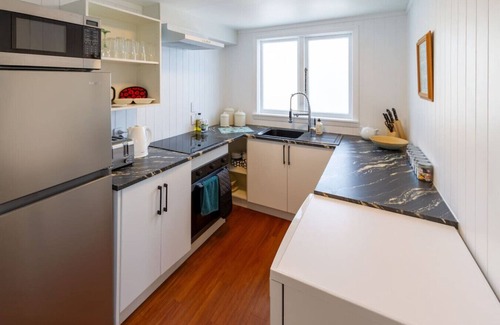 Hornby House | A comfy family stay near Hornby Mall Sleeps 8