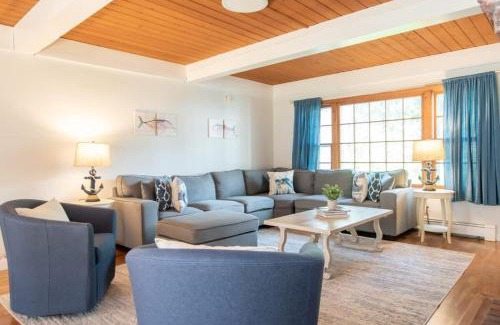 East Harwich House | A Contemporary Gem w Cape Character Dog Friendly