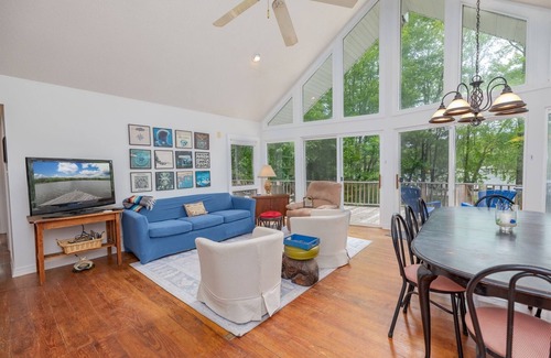 Littleton House | A Coral Cottage at Lake Gaston
