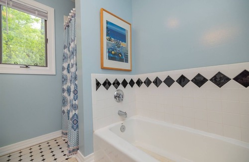 Littleton House | A Coral Cottage at Lake Gaston