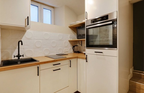 Montmartre House | A Cosy 1-BR Duplex in Montmartre