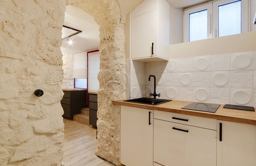 Montmartre House | A Cosy 1-BR Duplex in Montmartre