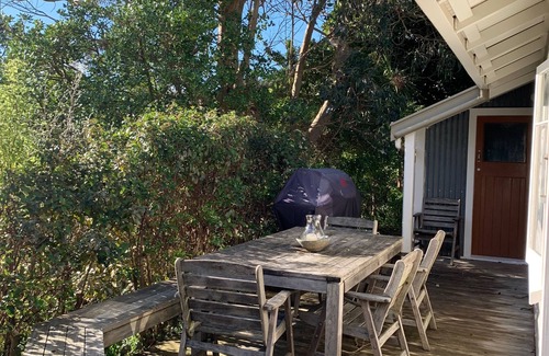 Wellington Cabin | A cosy cabin, near Ōtari bush, and only minutes to Wellington CBD with sauna!