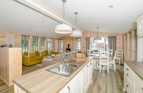 Honiton Ski Chalet | A cosy lodge with one master double and one twin.