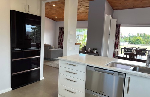 Havelock North House | A cosy oasis on the Edge of the Havelock North Village.