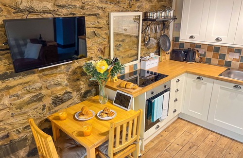 Ulverston Cottage | A cottage that sleeps 2 guests in 1 bedroom