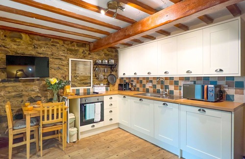 Ulverston Cottage | A cottage that sleeps 2 guests in 1 bedroom