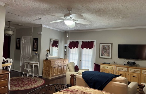 Greenville Apartment | A couples delight only minutes away from major attractions in Greenville.