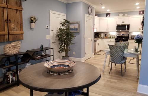Woodstock Apartment | A Cove of Comfort and Relaxation in a Quiet Lake Community