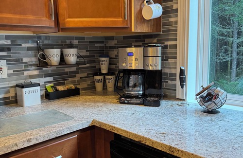 Gig Harbor Apartment | A Cozy 1-bedroom apartment including WIFI, AC and more.