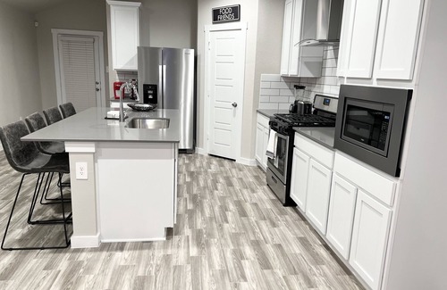 Southeast Houston House | A cozy 3-bedroom home near downtown/medical center/NRG/energy corridor Wi-Fi
